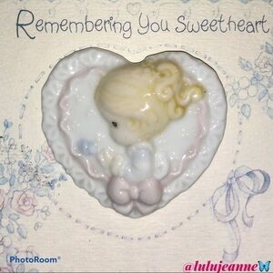 Precious Moments ceramic pin/brooche. Vintage!